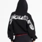 Vista trasera en tres cuartos de la sudadera negra Cold Culture Tartan Curved Hoodie con gráfico curvo de cuadros