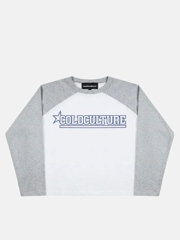 Camiseta de manga larga All-Star Tee White de Cold Culture, con cuerpo blanco, mangas raglán gris jaspeado y logotipo azul con estrella en el pecho.