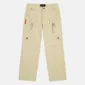 Vista frontal de los pantalones cargo Army Script de Cold Culture en verde militar, con perneras rectas y anchas, bolsillos con correas y etiqueta roja lateral.