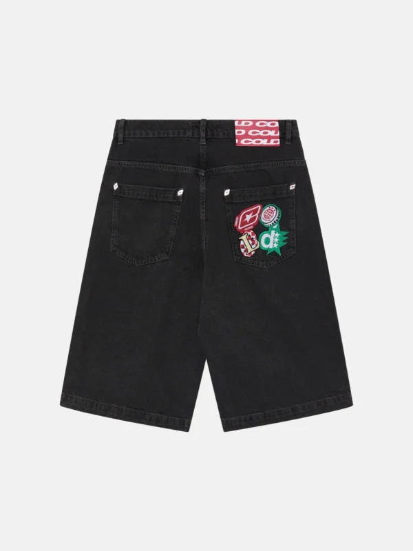 Shorts Badges Jorts de Cold Culture en Black Licorice, vista trasera con parches gráficos en el bolsillo