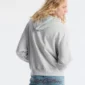 Modelo de espaldas con sudadera Bands de Cold Culture en gris jaspeado, mostrando la capucha verde estampada y el diseño liso posterior.