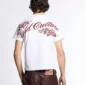 Vista trasera de la camiseta blanca Cold Culture Bloom con gráfico floral y logotipo grande en la espalda