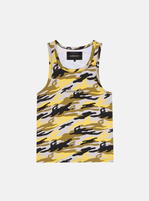 Vista frontal de la camiseta de tirantes Camo Tank Top amarilla de Cold Culture, con estampado de camuflaje multicolor, cuello redondo y logotipo blanco en el pecho