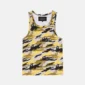 Vista frontal de la camiseta de tirantes Camo Tank Top amarilla de Cold Culture, con estampado de camuflaje multicolor, cuello redondo y logotipo blanco en el pecho