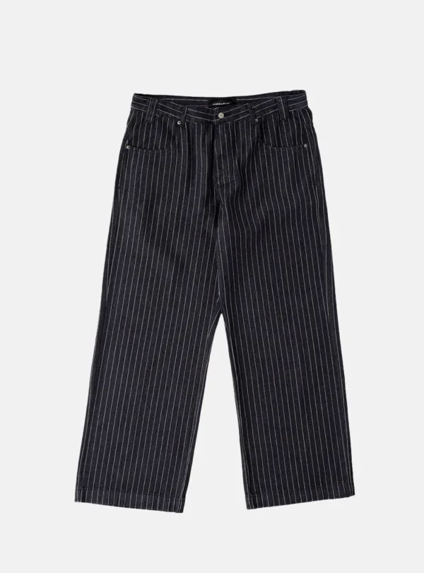 Cold Culture Casino Pantalón – Black – Vista frontal Vista frontal del pantalón negro Casino de Cold Culture con diseño de rayas finas