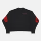 Vista frontal del jersey negro Crunchy Waffle Knit de Cold Culture, con textura de punto tipo gofre, cuello redondo y pequeño logotipo rojo en el pecho.