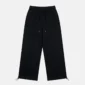 Pantalones deportivos Curve negros de Cold Culture para mujer, con pernera ancha, cintura elástica, cordones y bajos ajustables, vistos de frente.
