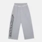 Pantalones deportivos Cold Culture Daily Set en Grey Melange, vista frontal con logotipo vertical negro en la pernera