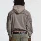 Modelo de espaldas con sudadera Cold Culture Distress Curved en Washed Grey y detalles desgastados curvos sobre hombros y mangas