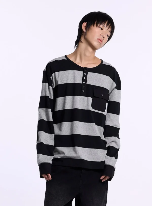 Modelo con manga larga Cold Culture Dockside de rayas grises y negras con bolsillo frontal y coderas