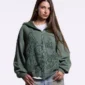 Mujer con sudadera con cremallera verde Eagle de Cold Culture, con capucha y gráfico de águilas en el frontal