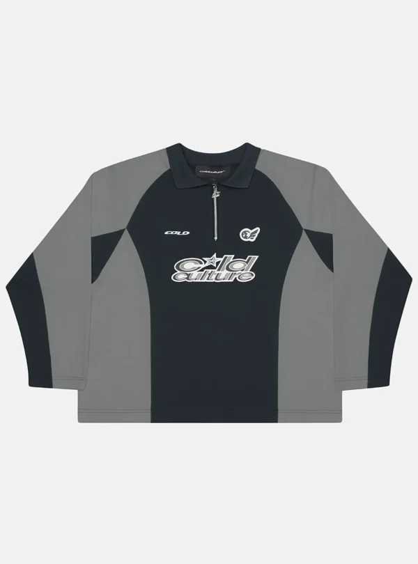 Polo de manga larga Extreme Longsleeve Polo gris de Cold Culture, vista frontal con panel central oscuro, mangas grises, cuello con cremallera y logotipo en el pecho.
