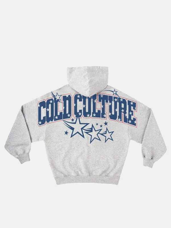 Vista trasera de la sudadera con capucha Fourth Of July de Cold Culture en gris jaspeado, con estampado grande de letras azules y estrellas con detalles rojos.