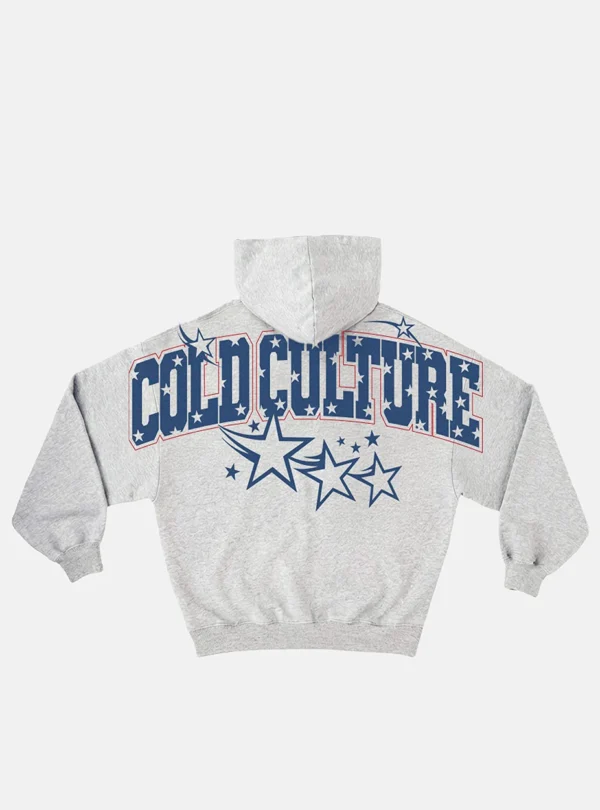 Vista trasera de la sudadera con capucha Fourth Of July de Cold Culture en gris jaspeado, con estampado grande de letras azules y estrellas con detalles rojos.