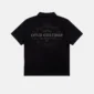 Vista trasera del Gilded Polo negro de Cold Culture con estampado ornamental y gráfico Cold Culture Worldwide Club 2021 en la espalda.