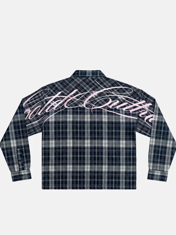Camisa Gleenwood Plaid Tartan de Cold Culture en negro y blanco, vista trasera con estampado de cuadros y logotipo rosa de gran tamaño.