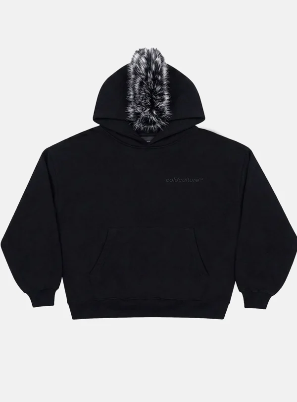 Sudadera negra Cold Culture Hairy vista de frente con capucha de pelo y bolsillo canguro