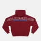 Vista trasera de la sudadera con capucha Holeshot Burgundy de Cold Culture, con gran estampado Cold Culture Worldwide en blanco y azul.