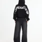 Vista trasera en modelo de los pantalones deportivos Cold Culture Nighthunt negros de pernera ancha