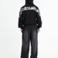 Modelo de espaldas con pantalones deportivos Cold Culture Nighthunt negros de corte ancho