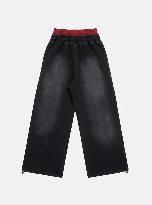 Cold Culture Nighthunt Pantalones Deportivos – Black – Vista trasera Vista trasera de los pantalones deportivos Cold Culture Nighthunt negros de corte ancho y cintura elástica roja