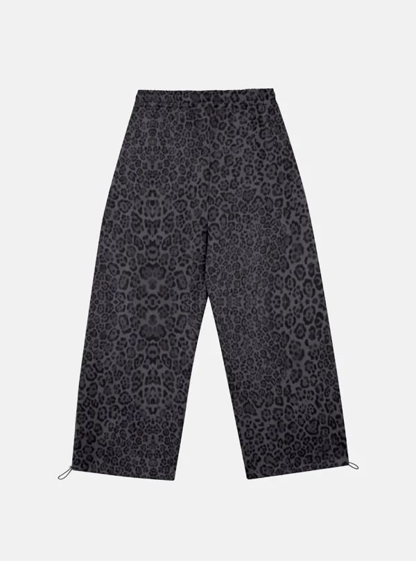 Vista trasera de los pantalones deportivos Cold Culture Nocturne Beast en Dark Grey con estampado animal