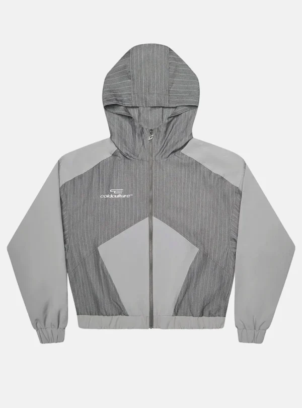 Abrigo gris Cold Culture Not Formal con capucha, cremallera frontal, paneles a rayas y logotipo en el pecho