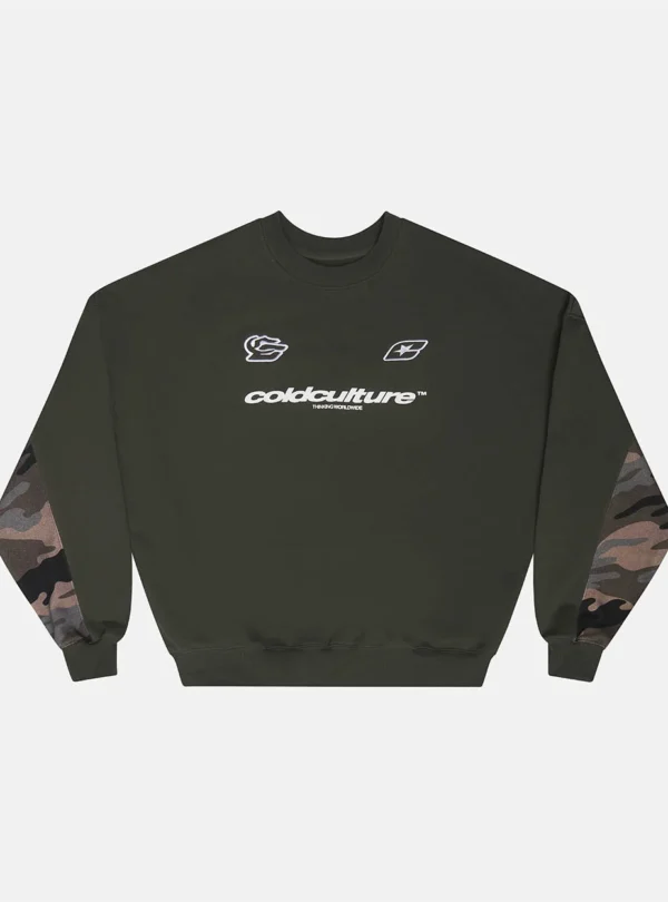 Cold Culture Racing Sudadera Sin Capucha – Camo Grey – Vista Frontal Sudadera sin capucha Cold Culture Racing Camo Grey de frente con logotipos blancos y paneles de camuflaje en las mangas