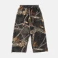 Pantalones deportivos Cold Culture Realtree Black con estampado de camuflaje de ramas y hojas, vista frontal