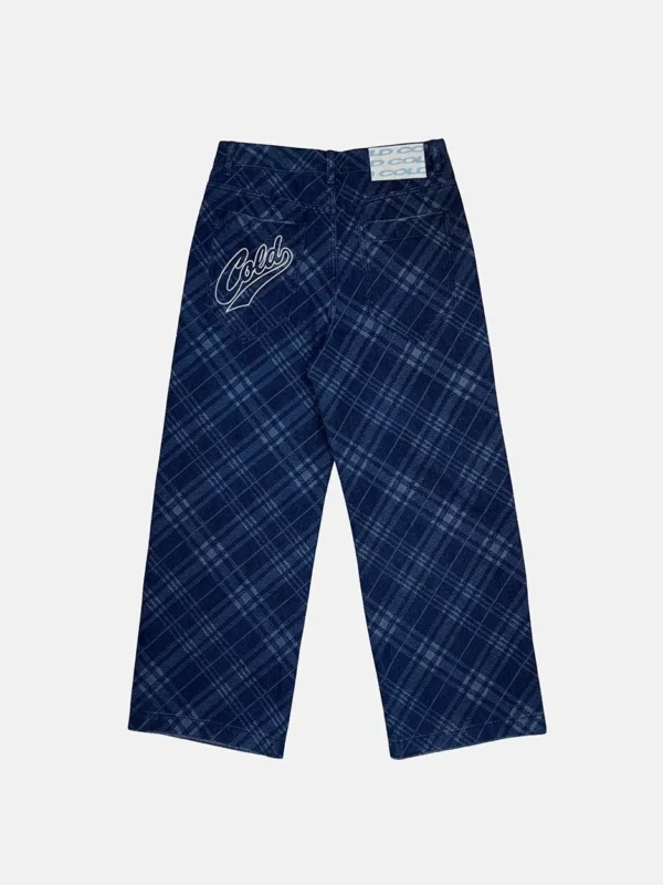 Pantalones Cold Culture Roll V2 en Raw Denim, vista trasera con estampado de cuadros y logo bordado en el bolsillo
