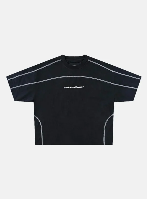 Camiseta negra Cold Culture Roller vista de frente con costuras en contraste y logotipo en el pecho