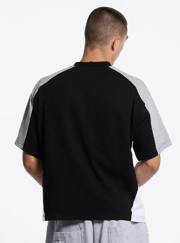 Detalle trasero de la camiseta Cold Culture Speed Spoke Black & Heather Grey con panel negro y mangas grises