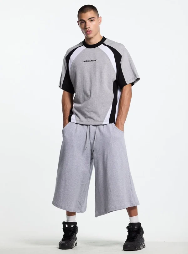 Modelo de cuerpo entero con camiseta Cold Culture Speed Spoke Black & Heather Grey de manga corta y paneles en contraste