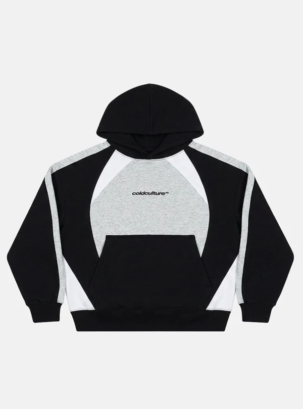 Vista frontal de la sudadera con capucha Speed Spoke de Cold Culture en negro y gris jaspeado, con paneles blancos, logotipo en el pecho y bolsillo canguro negro.