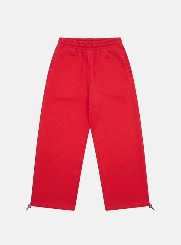 Vista frontal de los pantalones deportivos rojos Stars de Cold Culture, con cintura elástica, bolsillos laterales y bajos ajustables.