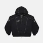 Sudadera con cremallera negra Cold Culture Stud vista de frente, con capucha, tachuelas metálicas y logotipos en el pecho