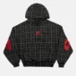Vista frontal de la sudadera negra Tartan de Cold Culture a cuadros con capucha, logo rojo y bolsillo canguro