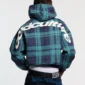 Vista trasera de la sudadera Cold Culture Two Faces en navy y verde con gran logotipo blanco en hombros y mangas