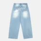 Vista trasera de los pantalones Vera Loose Light Blue de Cold Culture, con corte ancho, efecto lavado y estrellas decorativas brillantes en los bolsillos traseros.