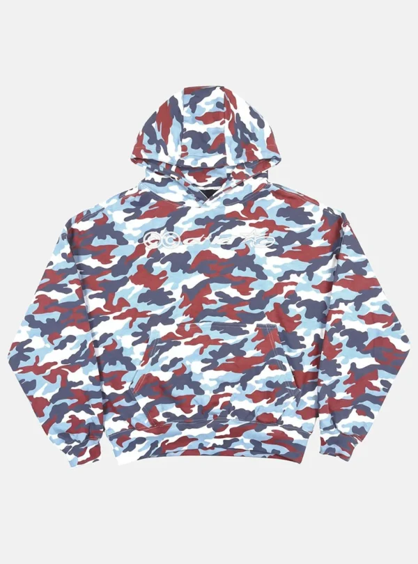 Cold Culture Vertical Sudadera – Camo – Vista frontal Sudadera Vertical de Cold Culture en estampado camuflaje azul, rojo y blanco, vista frontal con capucha, logotipo blanco en el pecho y bolsillo canguro.