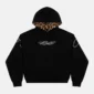 Vista frontal de la sudadera negra Wild Leopard de Cold Culture con capucha de forro de leopardo, logotipo blanco en el pecho y bolsillo canguro.